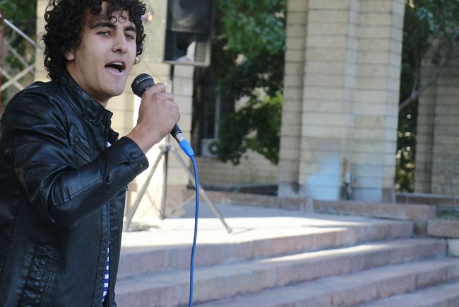 KRSU greeted the freshmen with perky songs and kind parting words