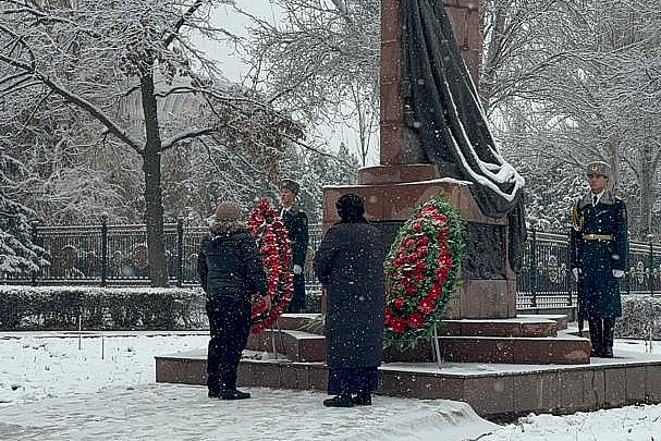 Возложение цветов