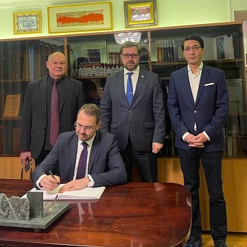 Deputy Head of the Ministry of Education and Science of the Russian Federation Konstantin Mogilevsky visited the house-museum of Chingiz Aitmatov