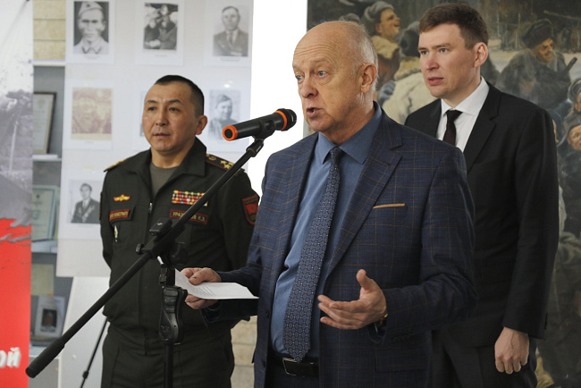 Пока жива память – мы непобедимы: в КРСУ открылась фотовыставка «80 лет Сталинградской битве»