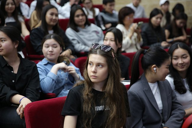 «Live freely — live without drugs»: lectures and demonstrations from the Ministry of Internal Affairs of the Kyrgyz Republic were held at KRSU