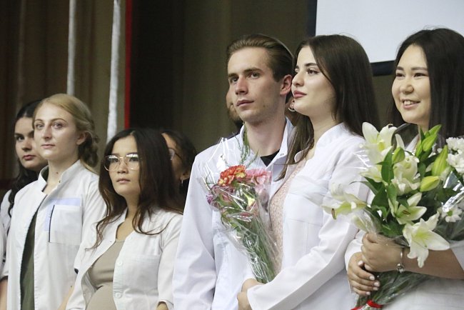 Vivat, doctors!