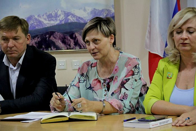 Профессор КРСУ Лариса Хоперская презентовала новую книгу