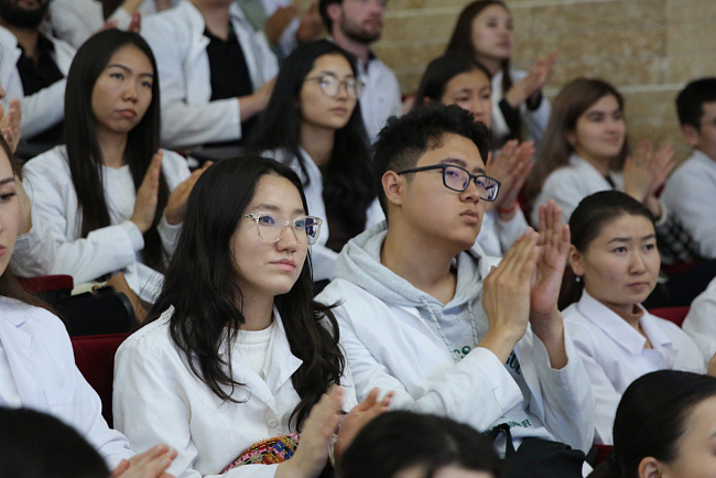 Академик Юрий Беленков в КРСУ: встреча с мировым авторитетом в кардиологии стала знаковым событием для медицины Кыргызстана
