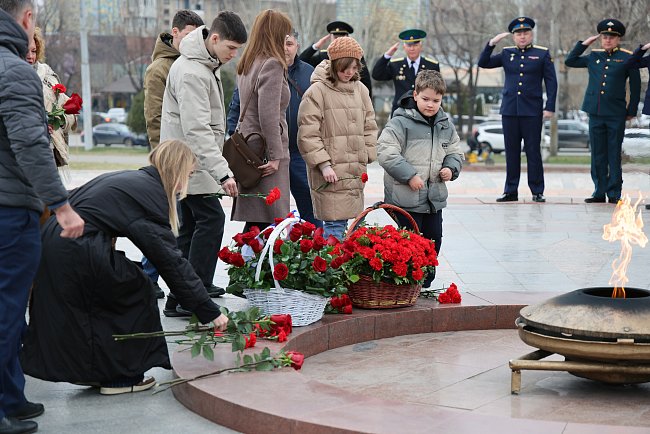 A flower-laying ceremony was held in Bishkek for Defender of the Fatherland Day