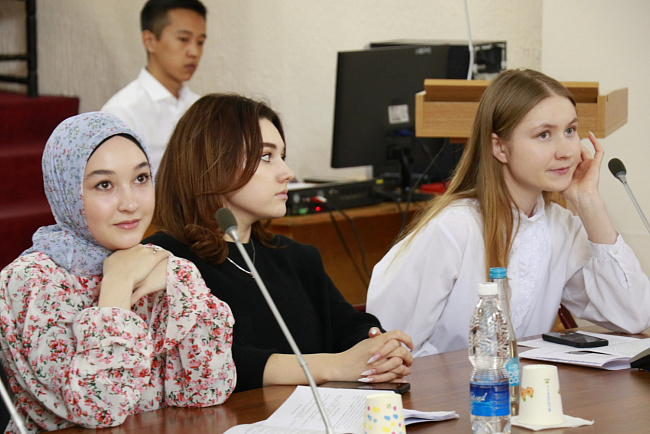 Эксперты и студенты обсудили вклад Омар Хайяма в мировую культуру