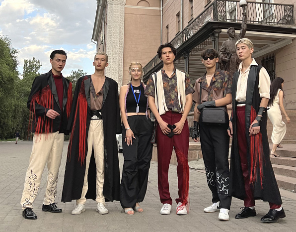 Выпускница КРСУ Анна Тиро победила на Всемирном фестивале моды кочевников