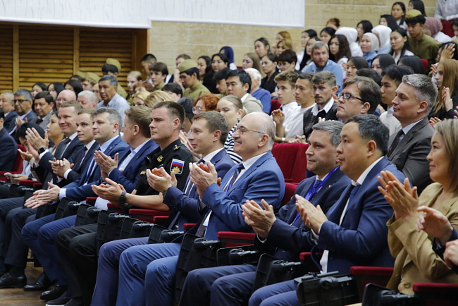 Новые образовательные перспективы: КРСУ получил мобильную лабораторию от АНО «Евразия»