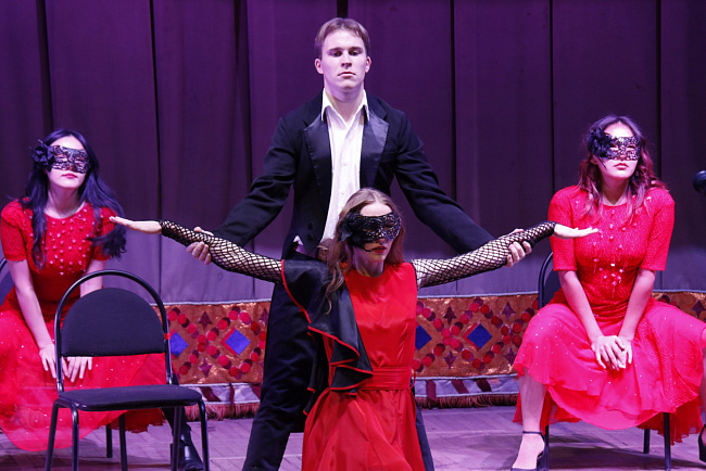 В КРСУ «отгремел» большой предновогодний концерт (фотогалерея)