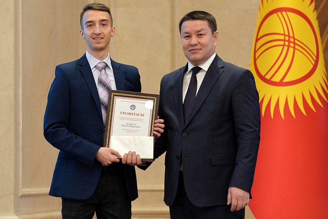 Студенты КРСУ удостоены стипендий Президента КР