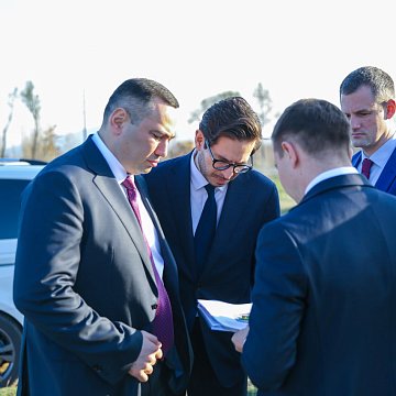 Алар Кашка-Сууда КРСУ кампусун курууну пландап жатышат — Россиядан келген делегация бул жерди карап чыкты