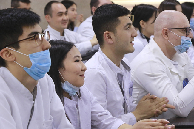 Студенты КРСУ блеснули знаниями на олимпиаде по педиатрии