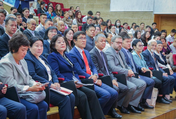KRSU celebrated the 75th anniversary of the founding of the People's Republic of China and opened the Institute of World Languages