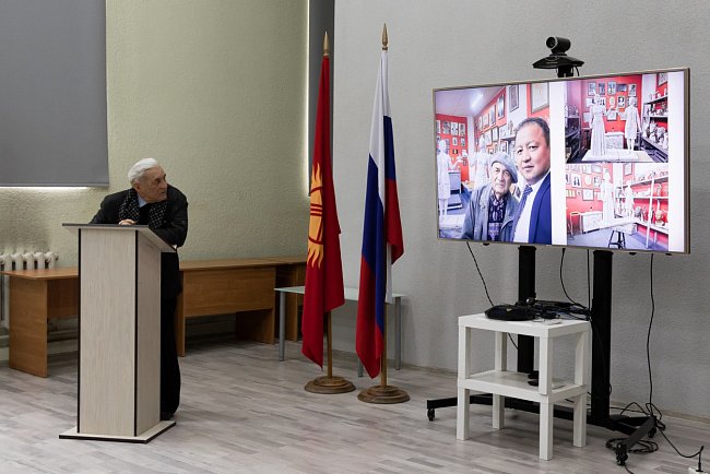 A monument to teachers from Russia and Kyrgyzstan will appear at the main building of KRSU