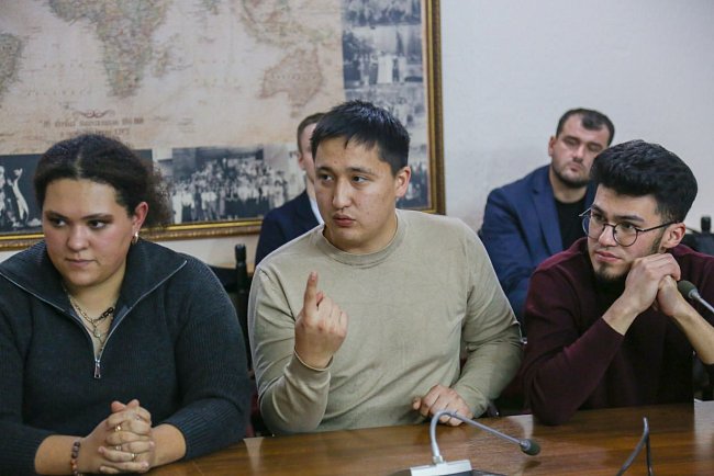 The winners of the international Olympiad met with the acting rector of KRSU Sergei Volkov