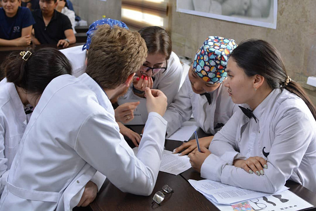 Лечебники КРСУ приняли участие в олимпиаде с пеленанием!