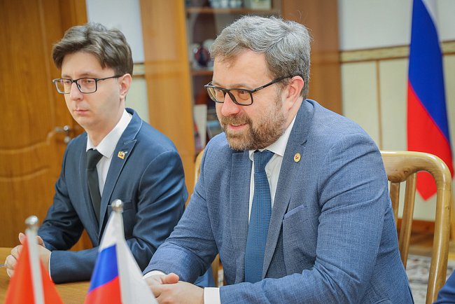 A meeting between the rector and the ambassador of the Republic of Belarus took place at the Kyrgyz-Russian Slavic University