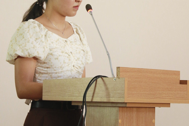 Студенты кафедры мировых языков успешно защитили дипломные работы