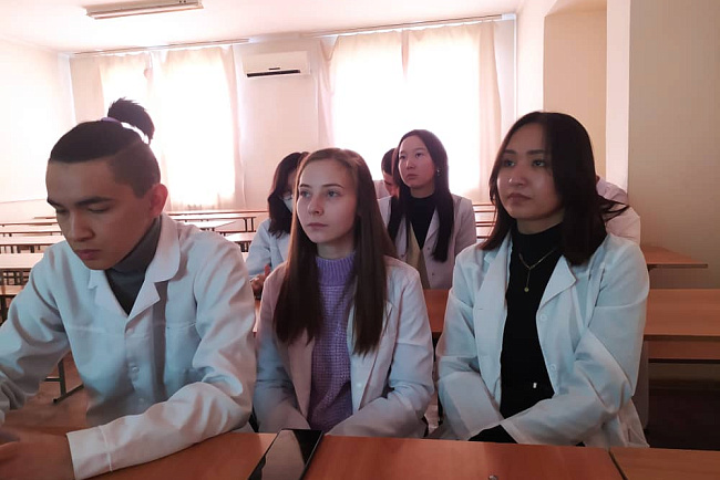 Круглый стол : "Исторния становления Кыргызско Российского Славянского Университета" посвященного 30-летию образования.
