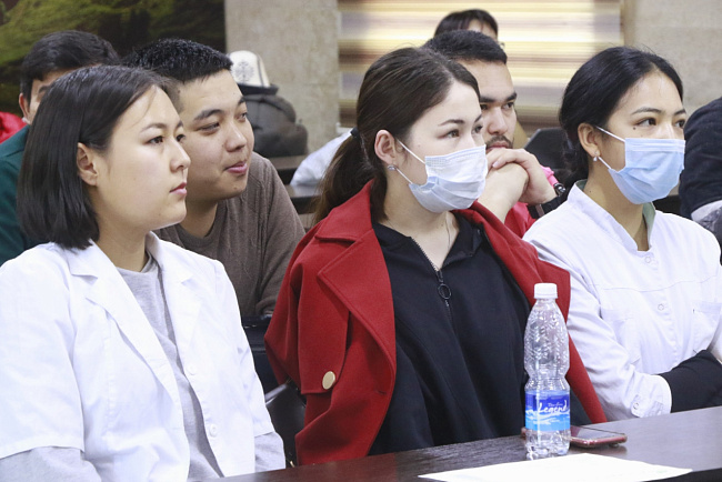 Студенты КРСУ блеснули знаниями на олимпиаде по педиатрии