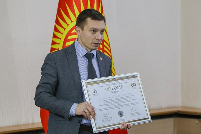 The winners of the international Olympiad met with the acting rector of KRSU Sergei Volkov