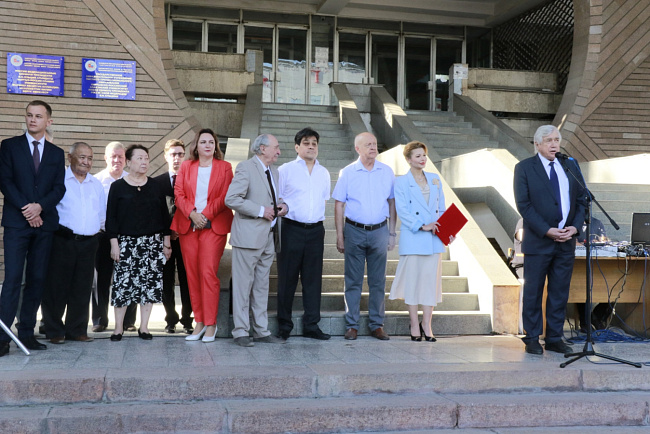 День знаний: в КРСУ прошла торжественная линейка для первокурсников