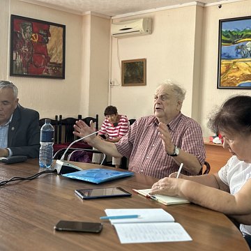 Guest lectures by RSUH professor G. Kreidlin began at KRSU