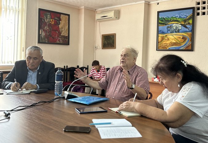 Guest lectures by RSUH professor G. Kreidlin began at KRSU