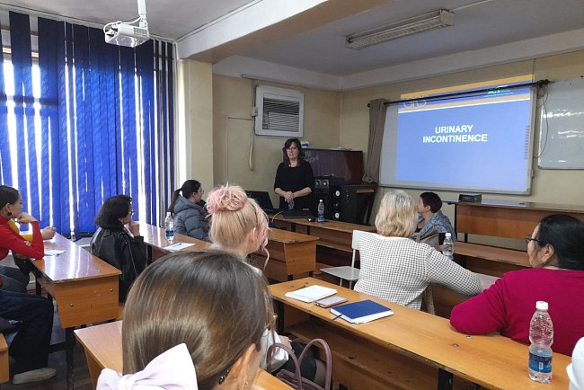 A specialist from the USA gave lectures for teachers and clinical residents of KRSU