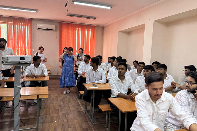 Иностранные студенты медфака на открытом уроке русского языка