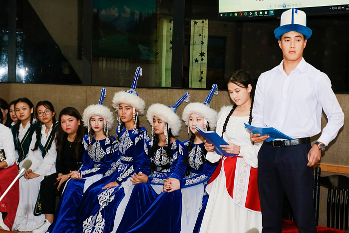 В КРСУ ярко отметили День кыргызского языка