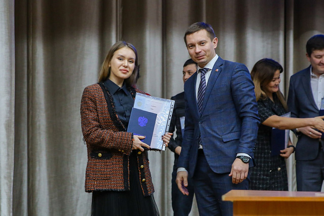 На ученом совете КРСУ наградили лучших студентов и преподавателей за достижения в учебной и научной деятельности