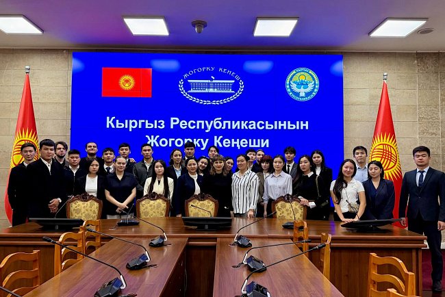Students of the Faculty of Law of KRSU visited the Jogorku Kenesh and met with deputy Gulnara Akimbaeva
