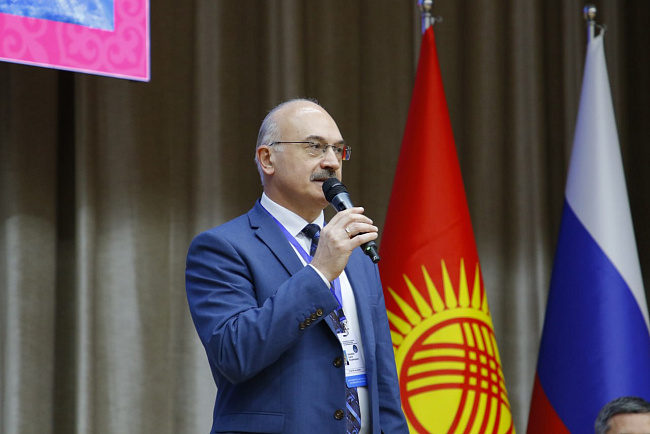 Новые образовательные перспективы: КРСУ получил мобильную лабораторию от АНО «Евразия»