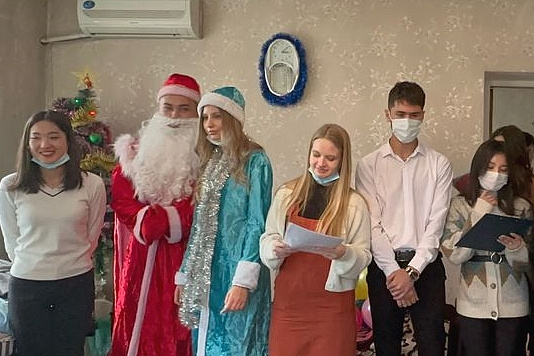 Представители КРСУ навестили пожилых людей перед Новым годом