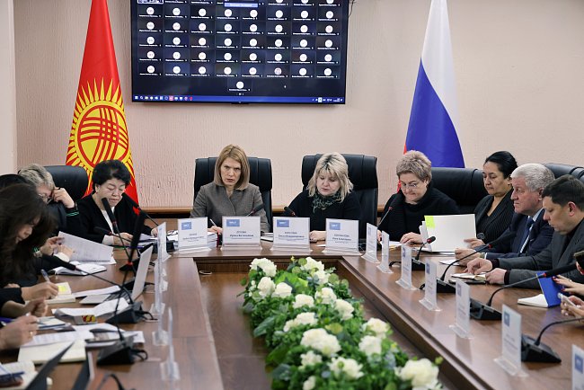 КРСУ декандардын жыйынында университетти өнүктүрүүнүн негизги маселелерин талкуулады