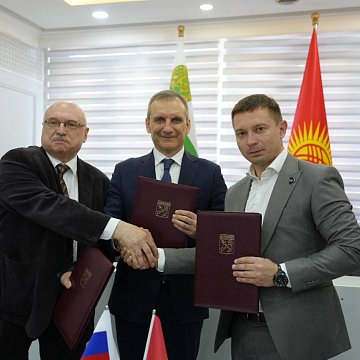 Joint programs and exchanges: KRSU signed a roadmap with the Leningrad region
