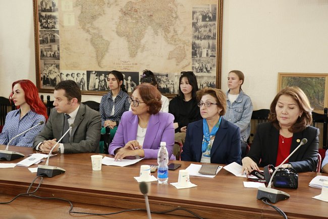 Experts and students discussed Omar Khayyam's contribution to world culture