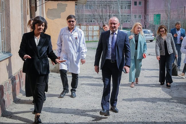 Visit of the Deputy Minister of Health of the Russian Federation to the Faculty of Medicine KRSU
