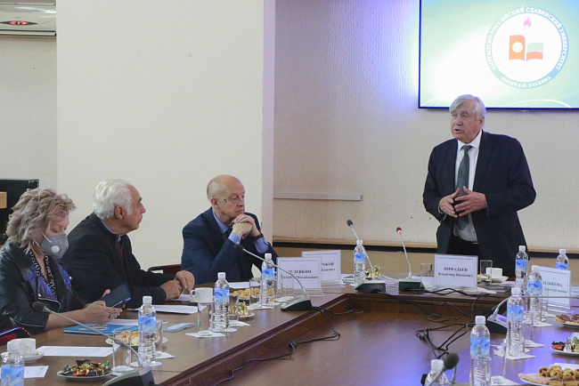 «Десант» российских журналистов в КРСУ