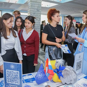 Бишкекте Орусиянын жогорку окуу жайларынын көргөзмөсү ачылды — видео