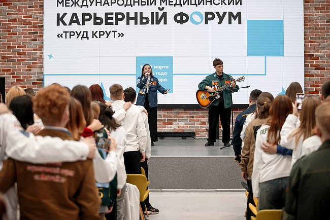 КРСУнун студенти Самарада өткөн эл аралык медициналык форумга катышты