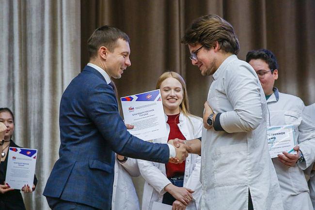 На ученом совете КРСУ наградили лучших студентов и преподавателей за достижения в учебной и научной деятельности