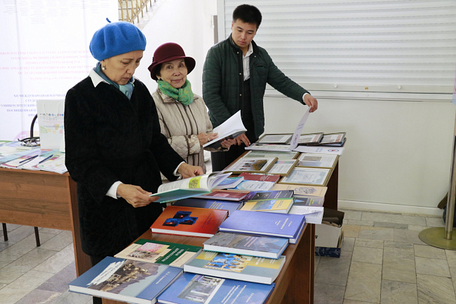 КРСУ принял участие в выставке, посвященной Дню науки КР