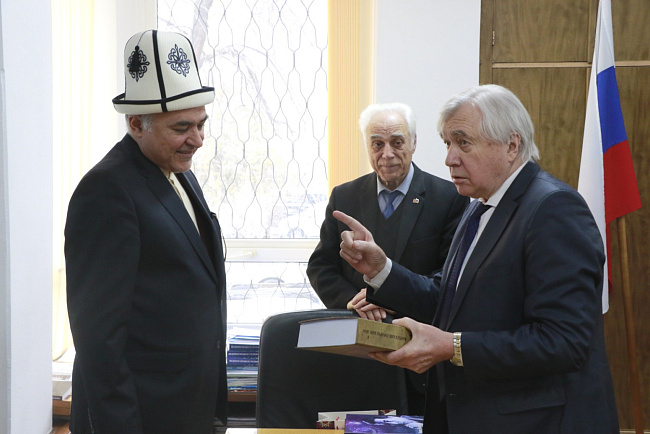 В КРСУ дан старт Неделе Ирана в университетах Кыргызстана