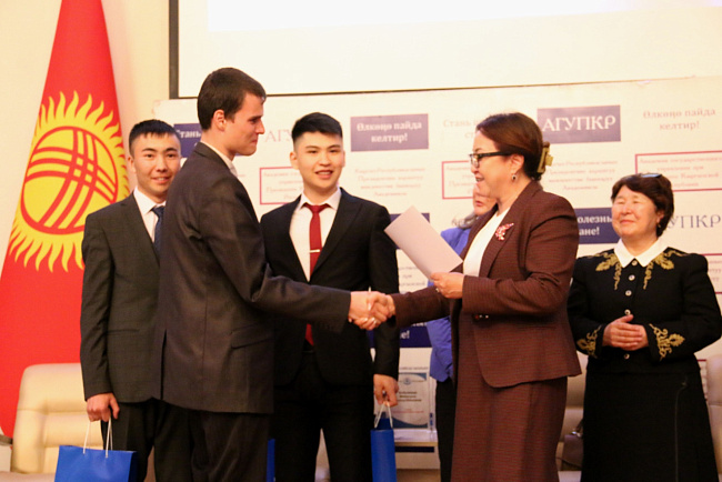 Команда КРСУ победила в дебатах, посвященных 30-летию принятия Конституции КР