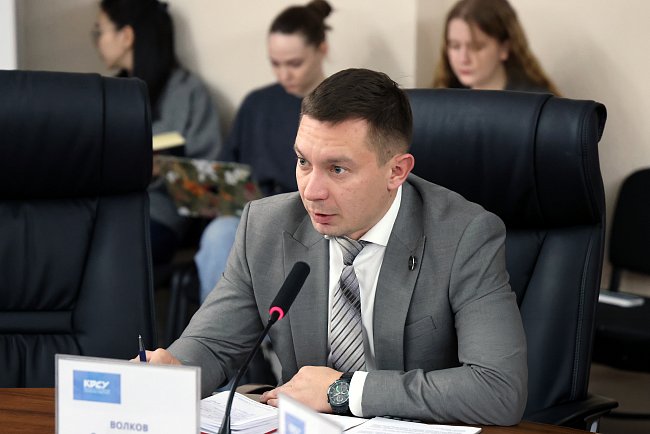 КРСУ декандардын жыйынында университетти өнүктүрүүнүн негизги маселелерин талкуулады