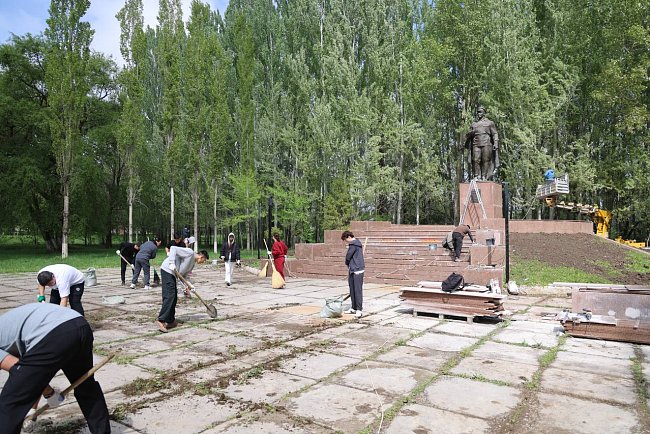 In the Chui region, a cleanup day was held at the monument to Ivan Panfilov