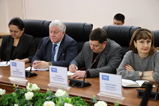 КРСУ декандардын жыйынында университетти өнүктүрүүнүн негизги маселелерин талкуулады