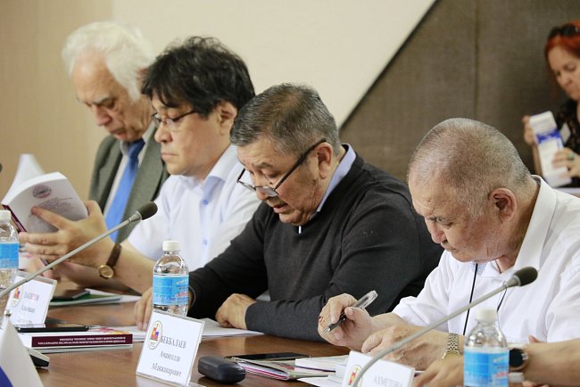 KRSU discussed the functioning of the Russian language in the bilingual space of Kyrgyzstan and Central Asia